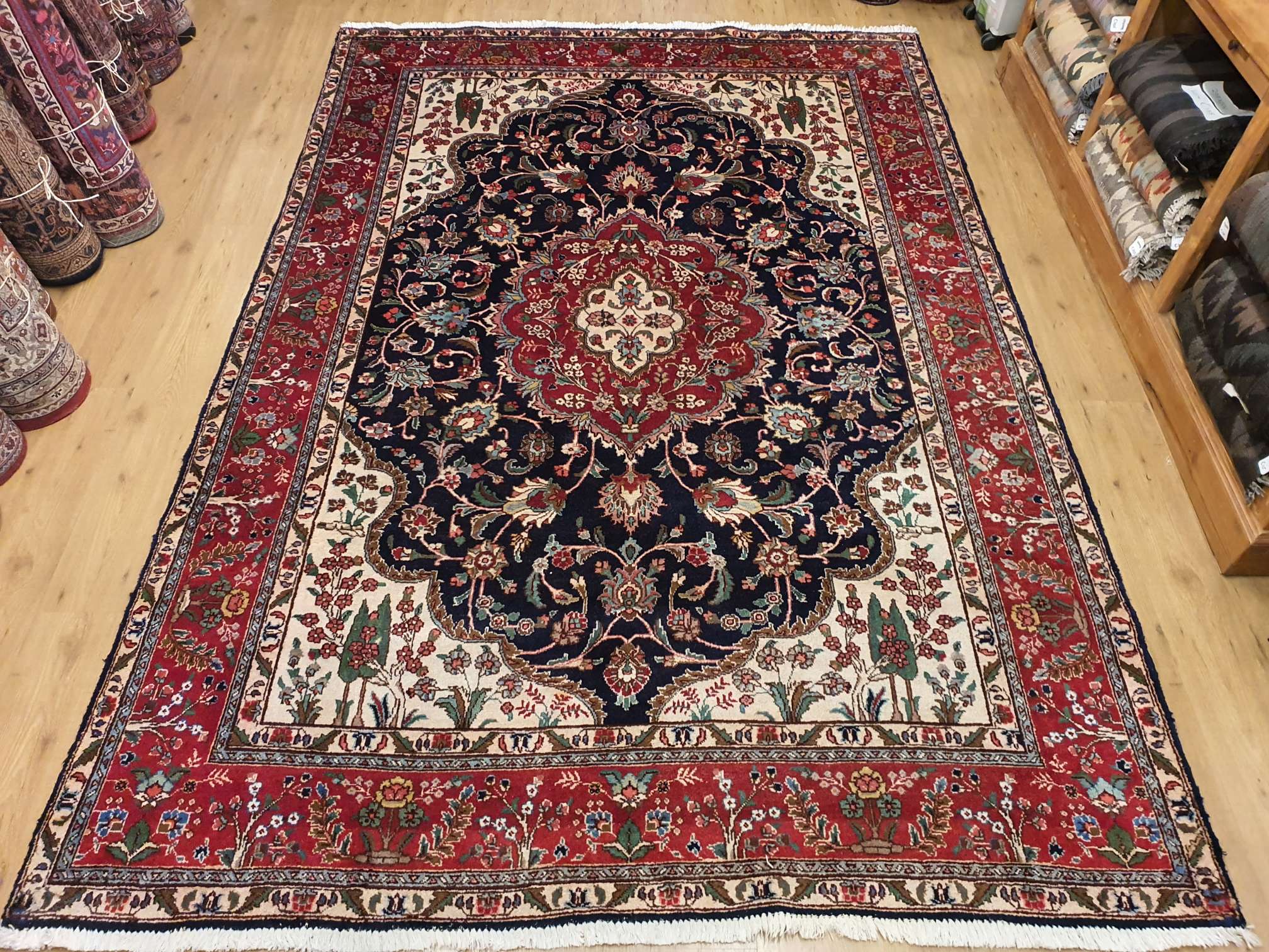 333x224 vintage handgeknoopt perzisch tabriz ID12754 - Vintage Perzische en Oosterse