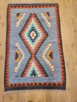 137x86 handgeweven oosterse wollen kelim ID30606