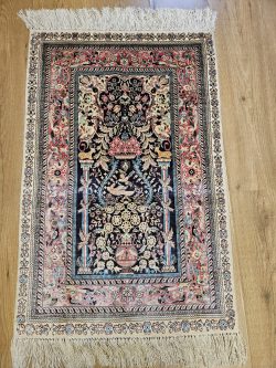 107x61 vintage handgeknoopt oosters tapijt Hereke zijde ID31769
