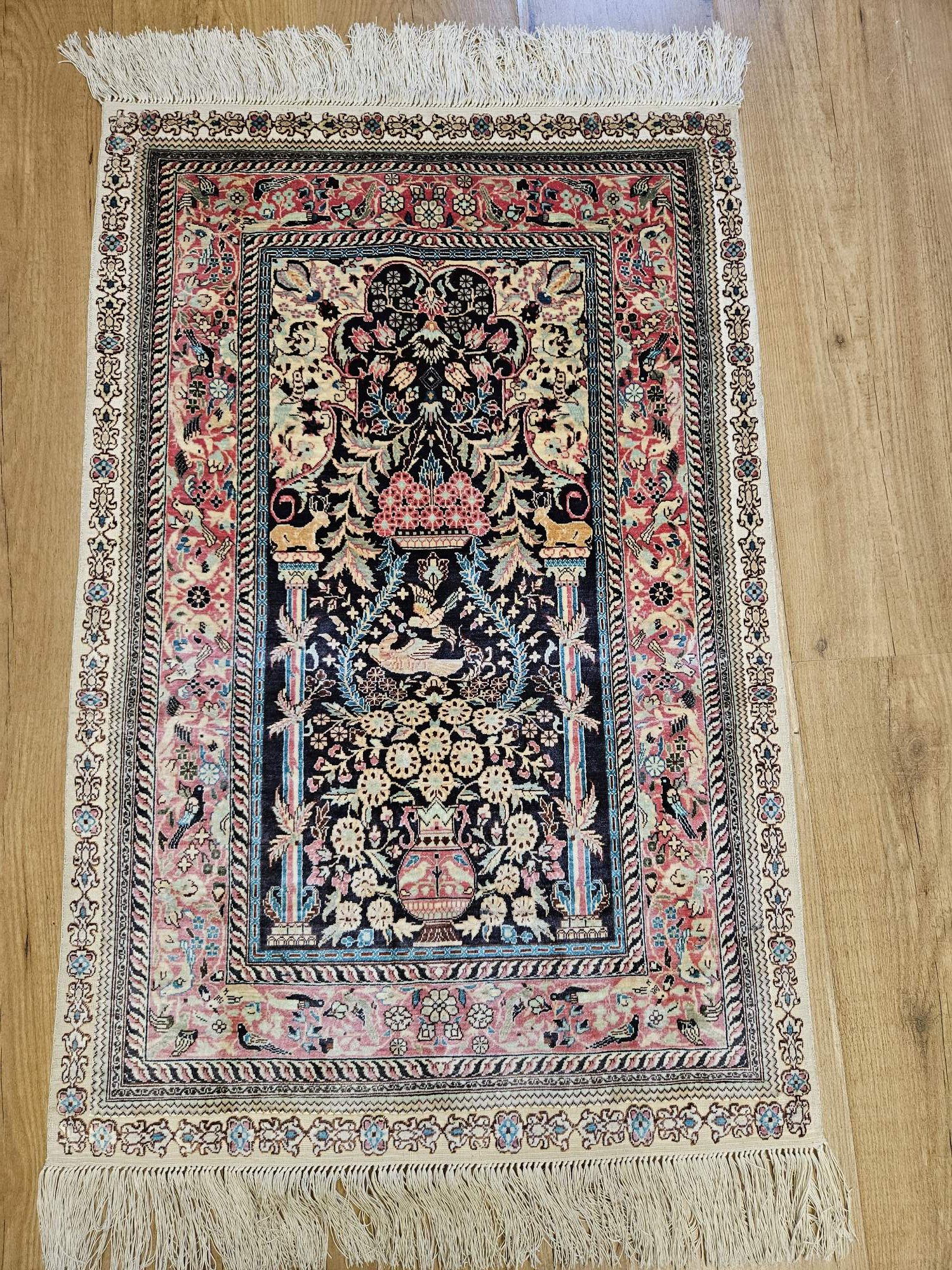 107x61 vintage handgeknoopt oosters tapijt Hereke zijde ID31769